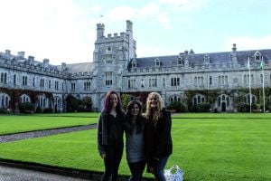 Students in front of a castle 