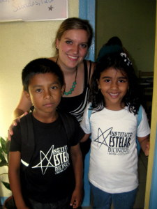 woman posing with costa rican elementary school students
