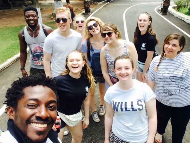 students volunteering in Ghana