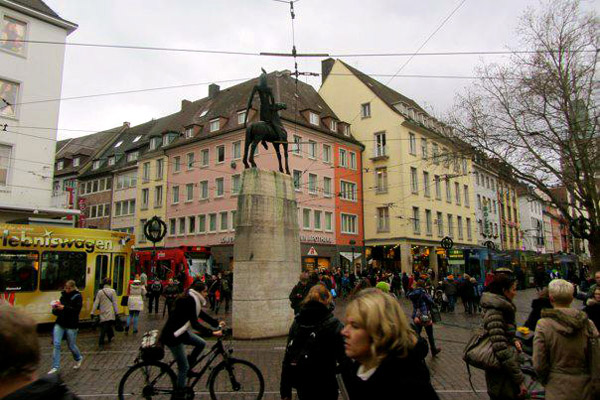 A shot of the city center, Bertoldsbrunnen