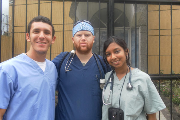 Aveshni Naidoo volunteering in Costa Rica with Maximo Nivel