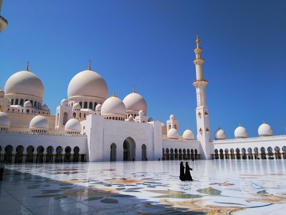 Women Working or Interning in the Middle East: Culture and Etiquette