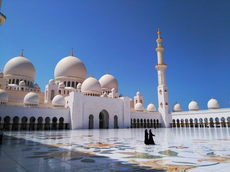 Women Working or Interning in the Middle East: Culture and Etiquette