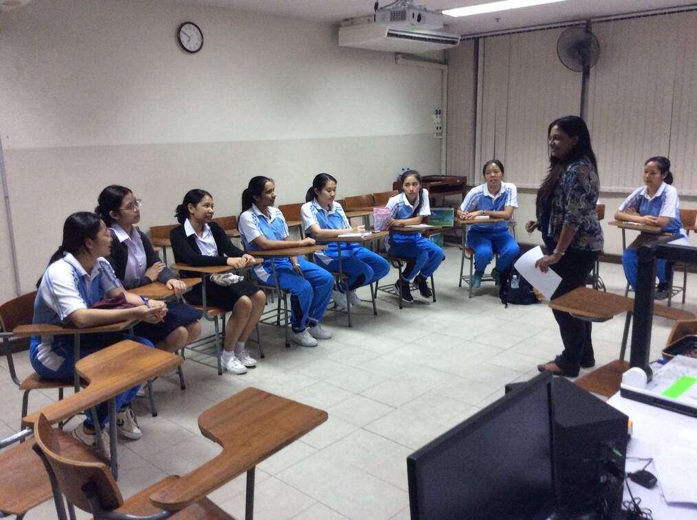 Demo Classes as a Teacher Abroad: Sales Demo Class