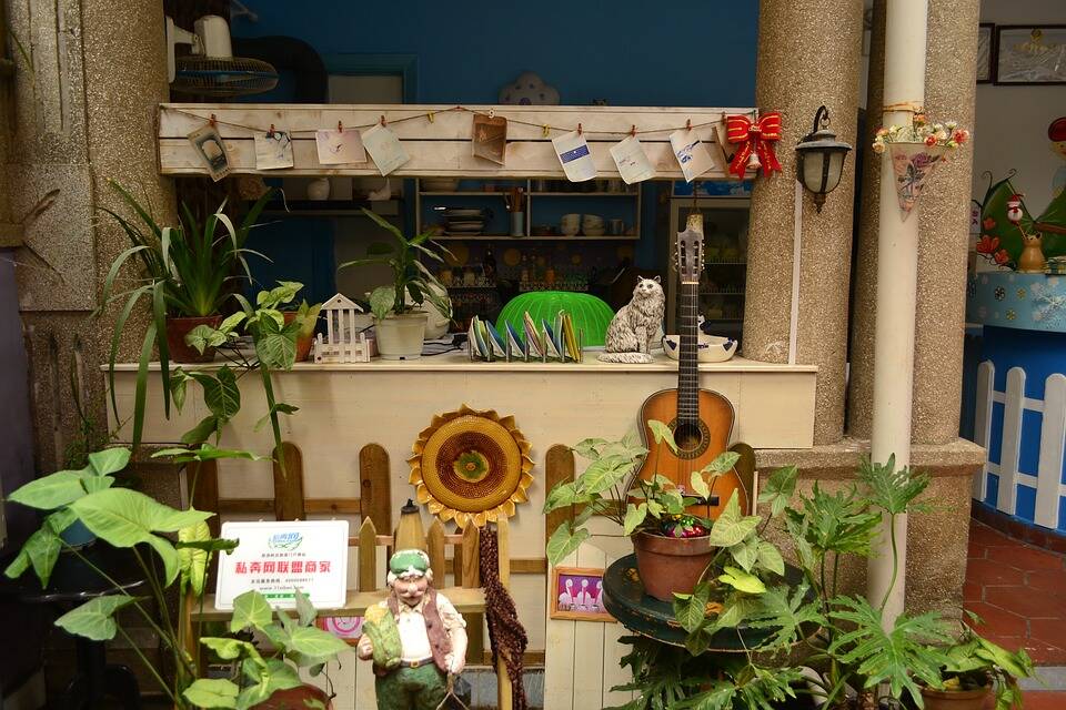 13 Unique Gap Year Jobs Abroad: Hostel Staff 