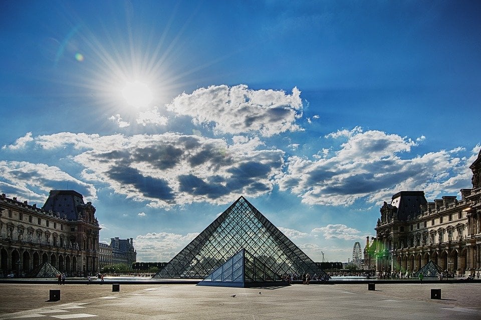 10 Must Try Foods and Drinks When Studying in France