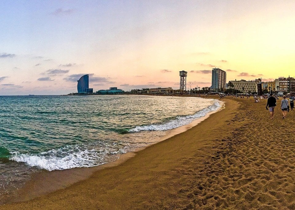 What You Need to Know Before Studying Abroad in Spain: Many Places are Cash-Only