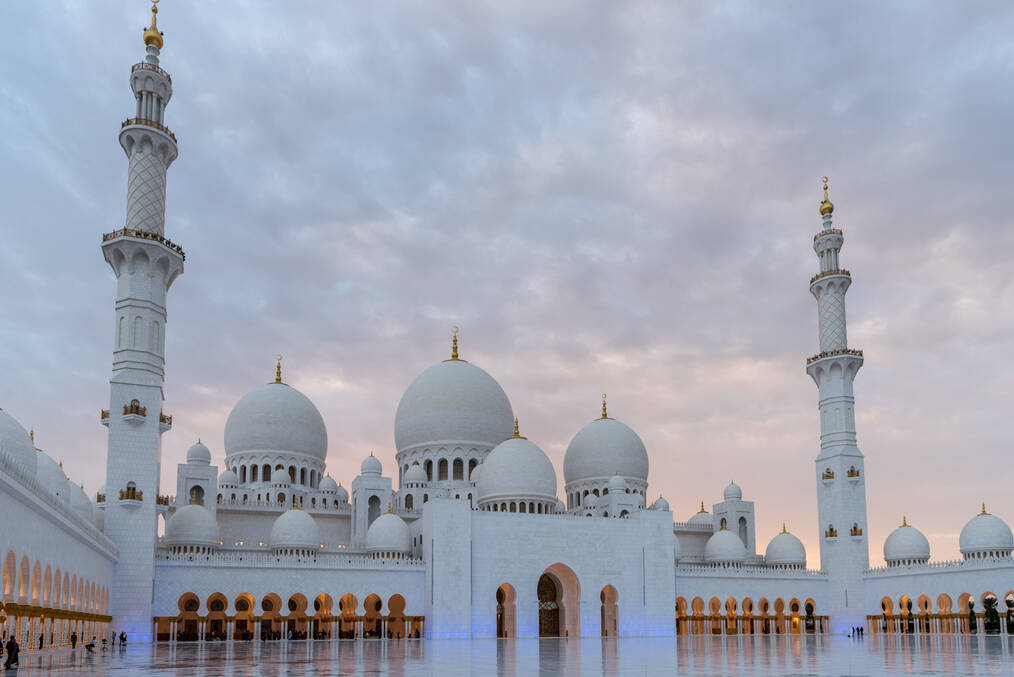 What You Need to Know Before Studying Abroad in the UAE: Cultural Faux Pas