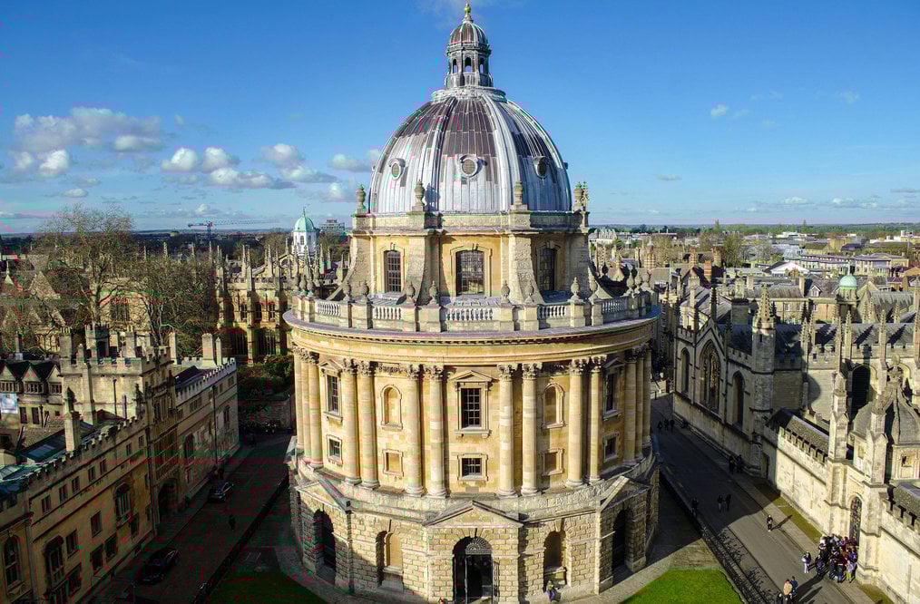 Photo credit: Alison Day via Flickr Where Should I Study Abroad: England or Ireland? Cities and Universities