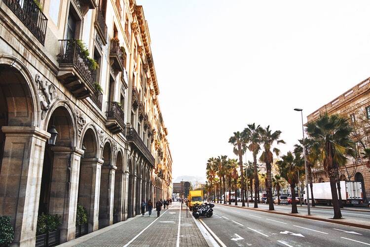 10 Major Don'ts When Studying Abroad in Spain: Don't expect stores to be open