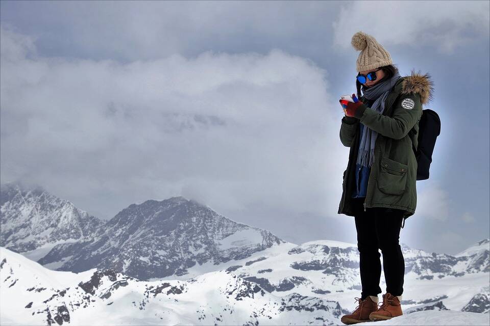 4 Ideas for Keeping in Touch with Friends and Family While Overseas