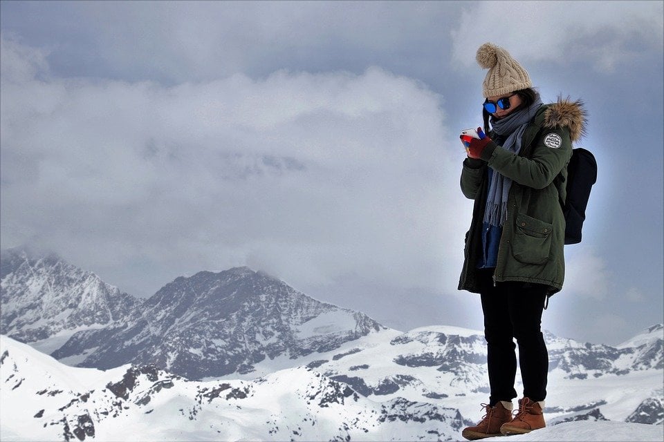 4 Ideas for Keeping in Touch with Friends and Family While Overseas