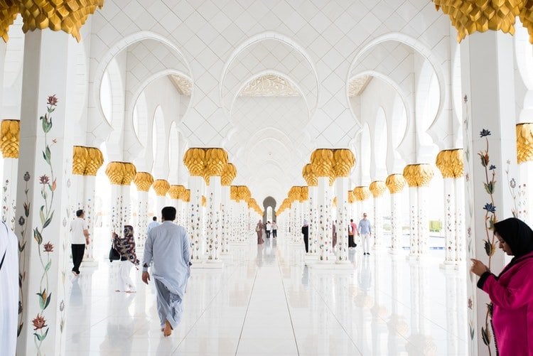 Photo credit: Oana-Maria Sofronia via Unsplash Salary Expectations for Teaching English in Saudi Arabia: Benefits