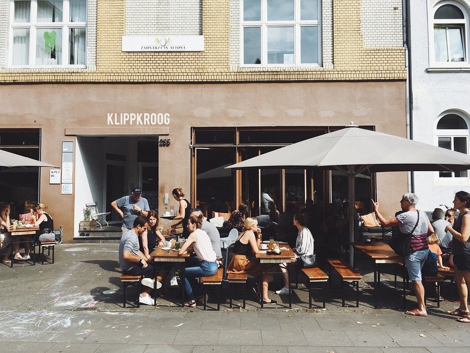 9 Real Benefits of Being Bilingual
