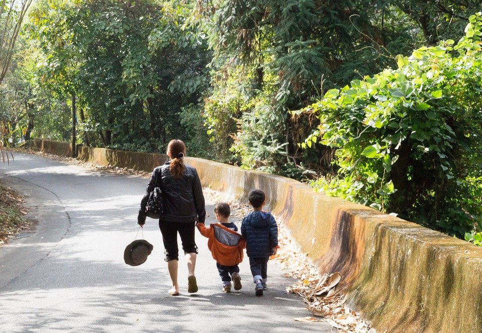 5 Tips for Volunteering Abroad as a Family