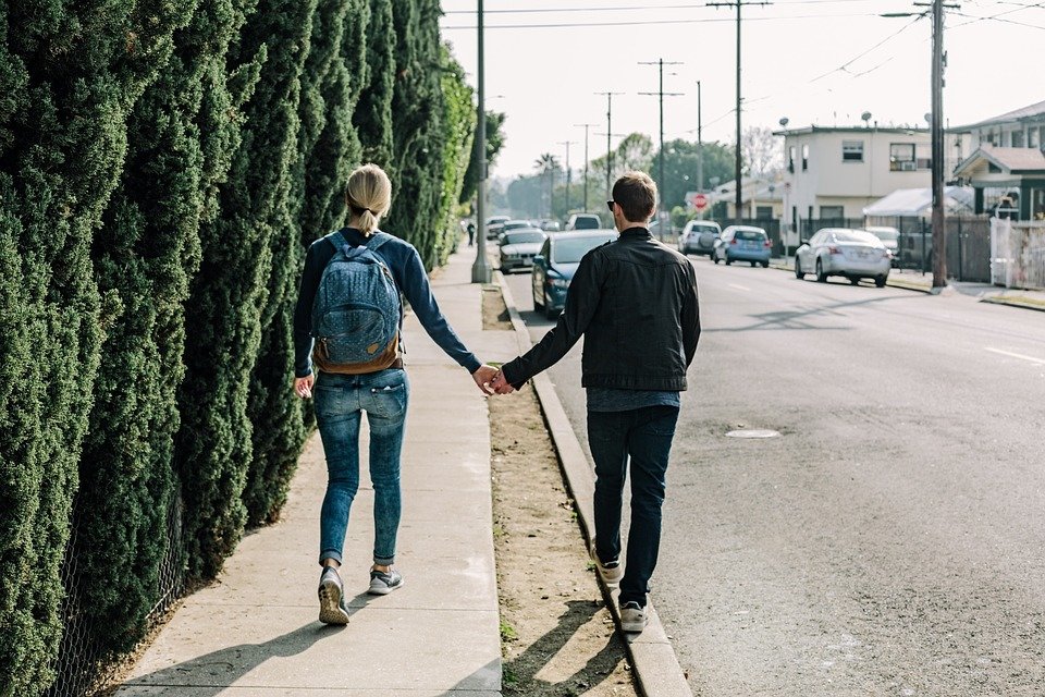 10 Things Not to Do When Dating Locals Abroad