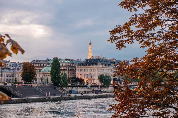 All You Need to Know About Internships Abroad in France: How to Find an Internship