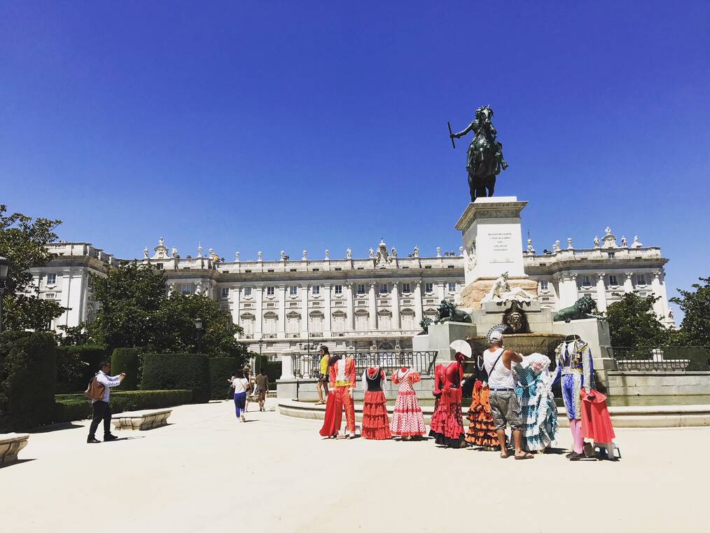 What are the Qualifications to Teach Abroad in Spain