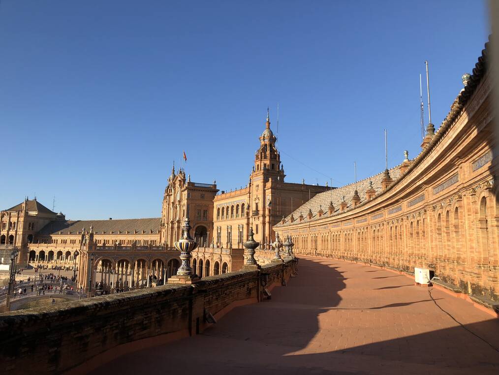 What are the Qualifications to Teach Abroad in Spain: Do You Need a Degree?