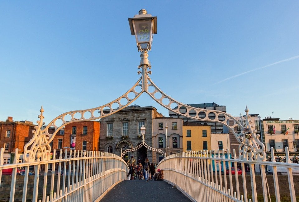 Tips for Opening a Bank Account While Studying or Interning in Europe: Banking Tips