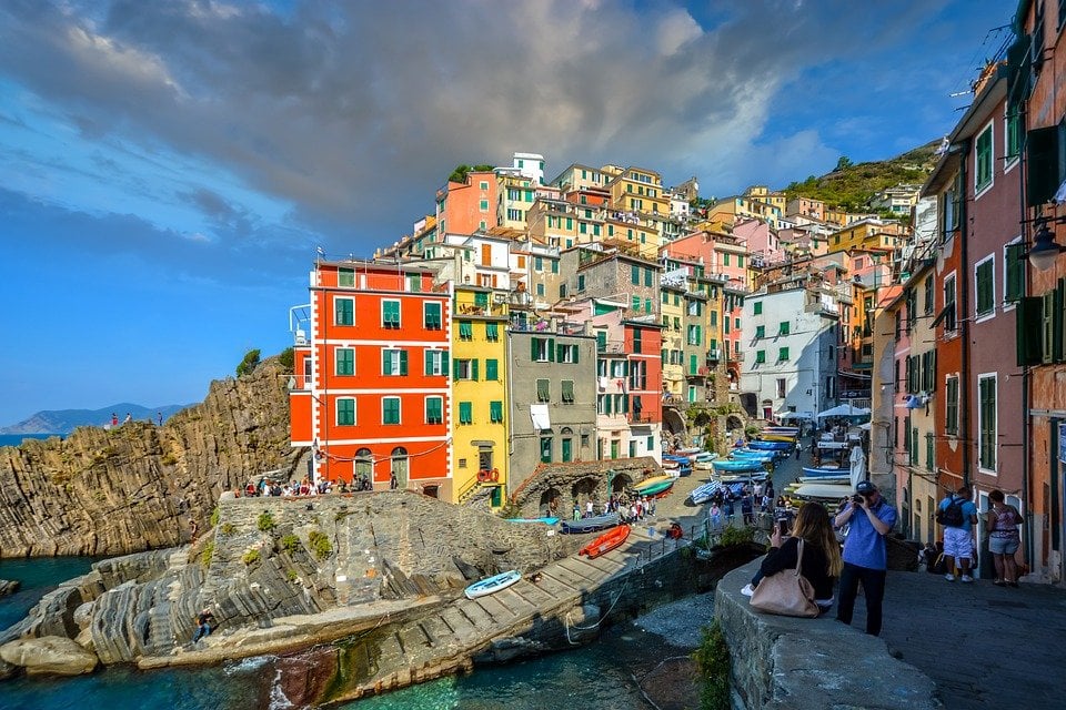 Tips for Opening a Bank Account While Studying or Interning in Europe: The Process