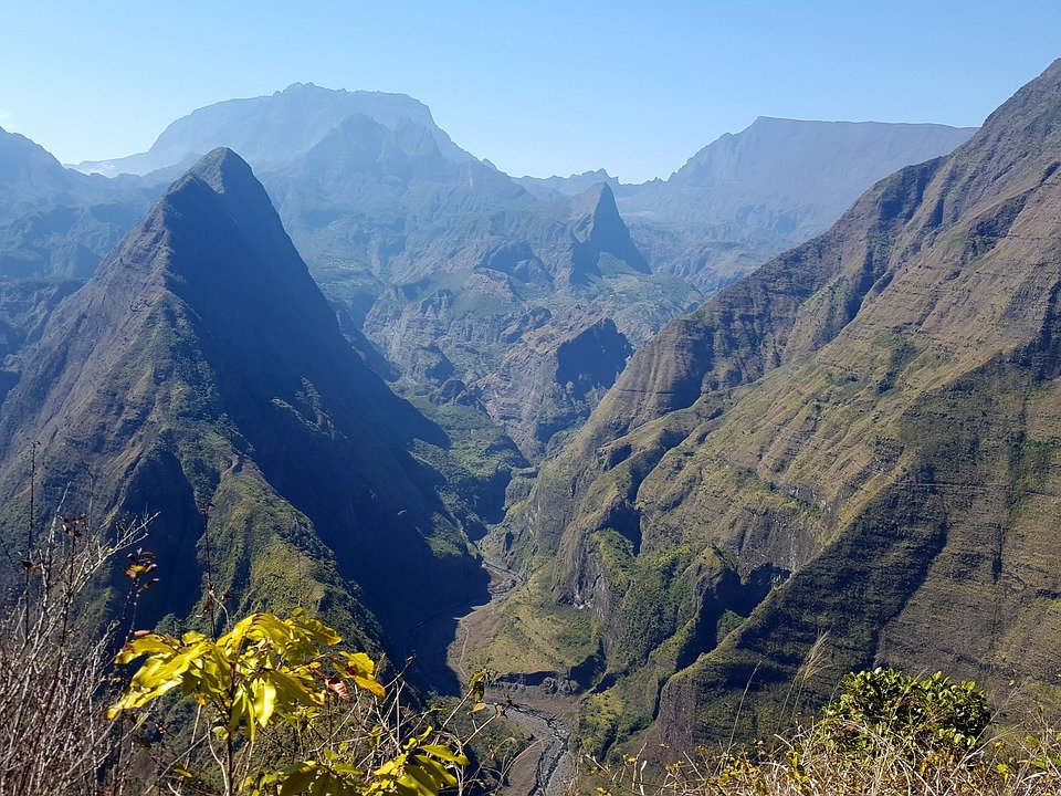 8 Incredible Places to Learn French Outside of France: La Reunion
