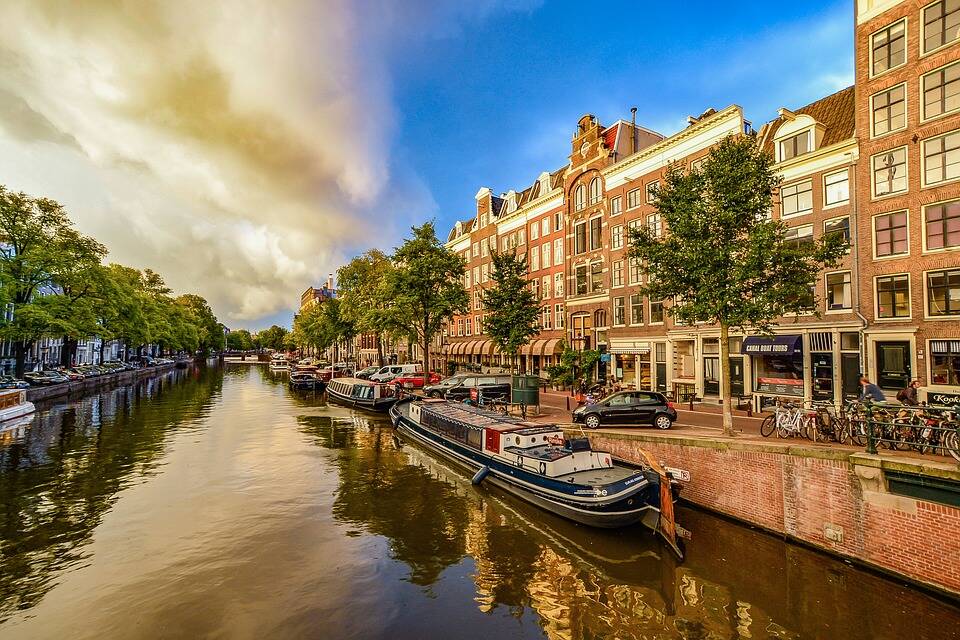 What to Know Before Studying Abroad in the Netherlands: Good Grades