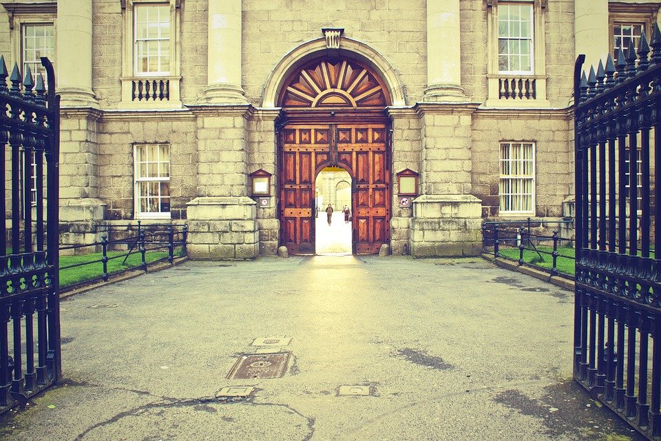 4 Things to Know Before Doing Grad School Abroad