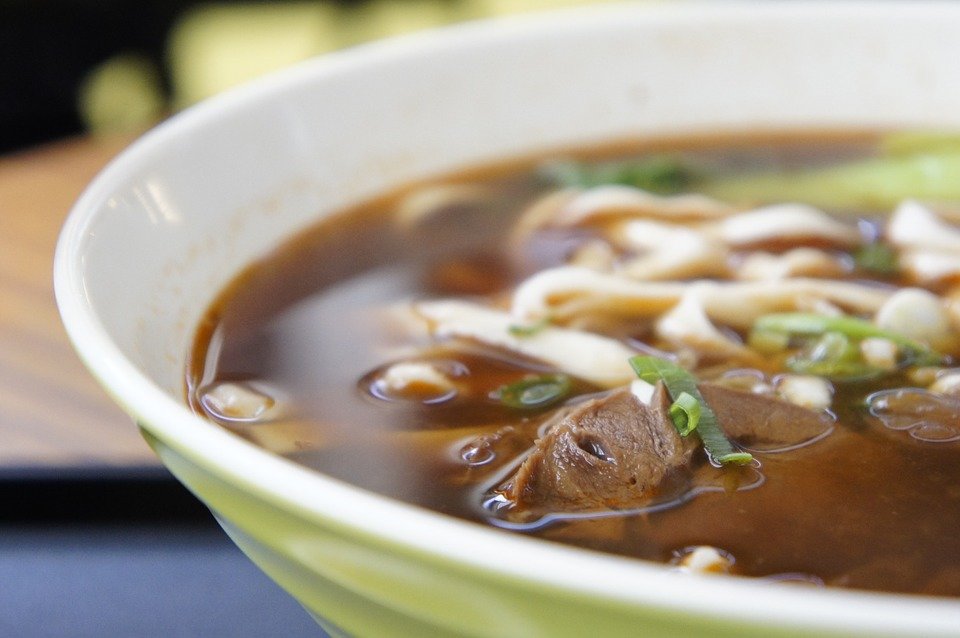 8 Chinese Foods You Must Try While Studying Abroad: Lanzhou Hand-pulled Beef Noodles