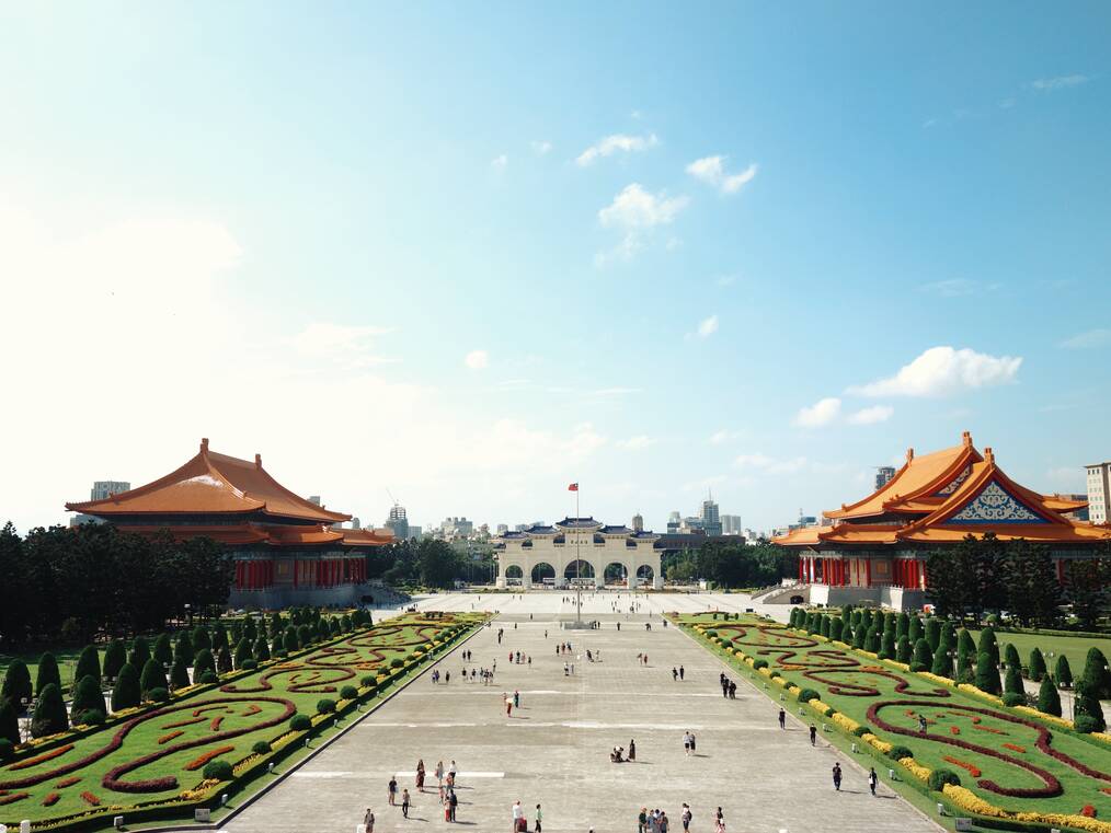 What to Know Before Learning Chinese Abroad: Most Taiwanese Speak a Second Language