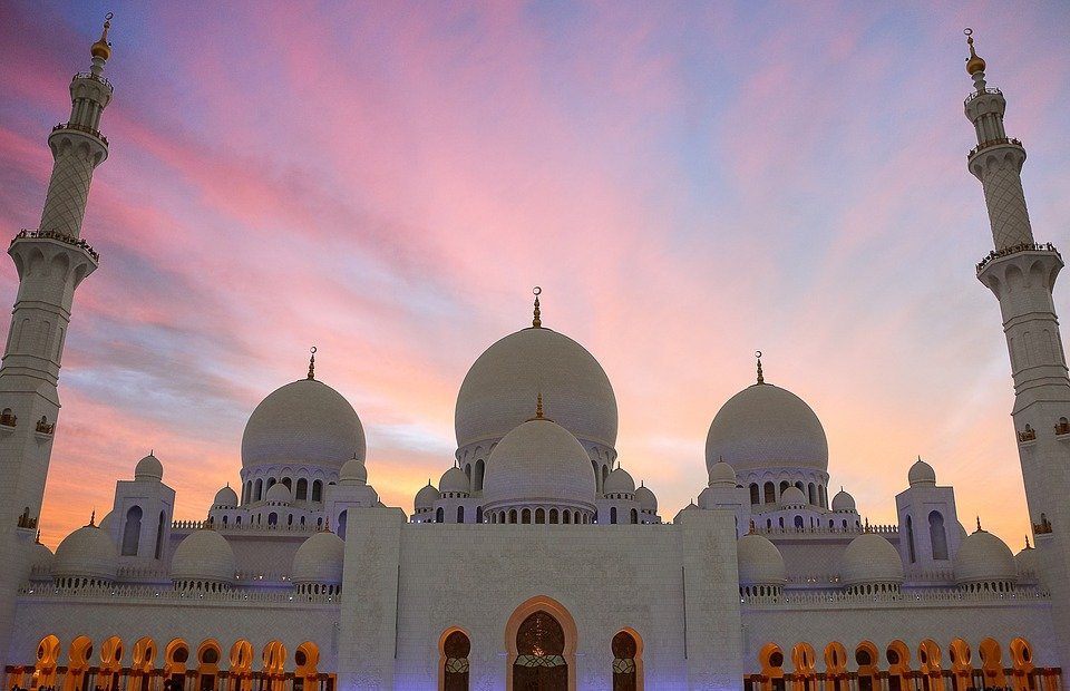 What is the Average Salary for Teaching Abroad in the UAE?: Language Schools