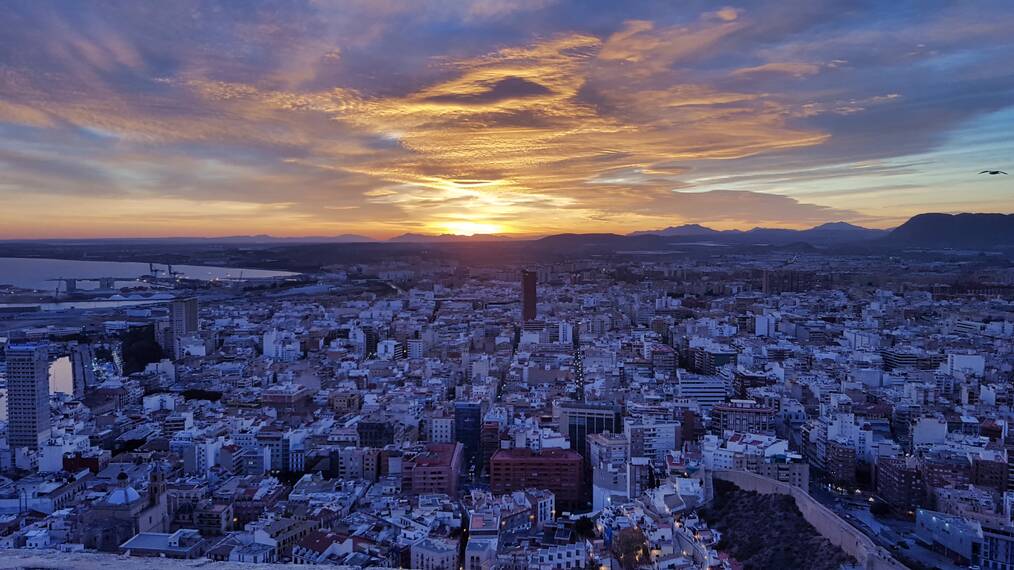 How to Score a Paid Internship in Europe: Customize Your C.V.