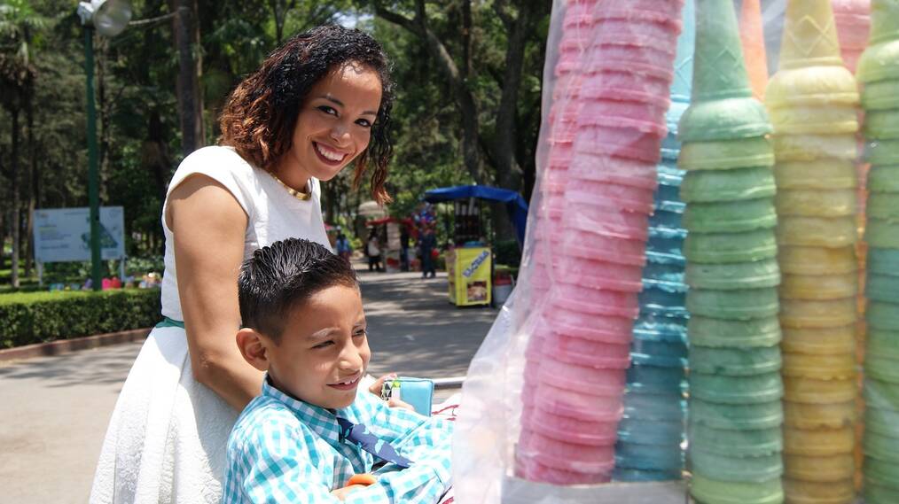 Au Pairing in Mexico - Au Pair and child