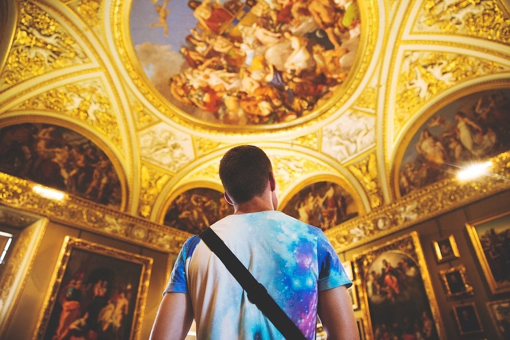 What is the Average Salary for Teaching Abroad in Italy?