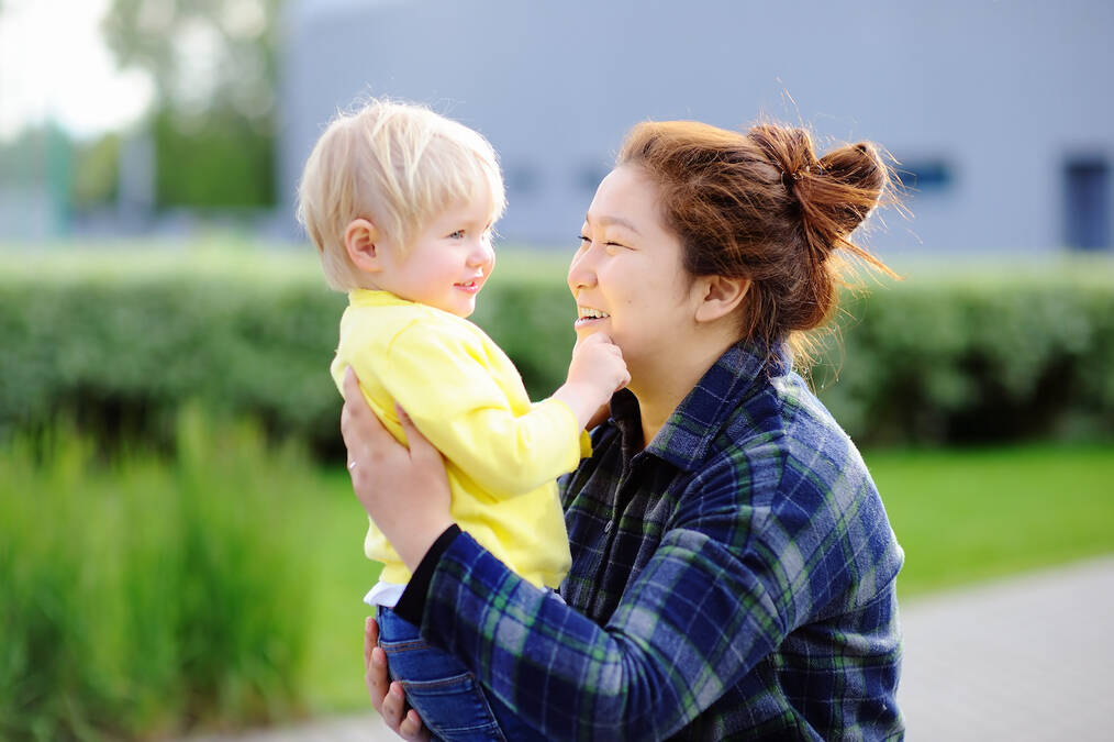 Au Pair in Switzerland - Woman with Child