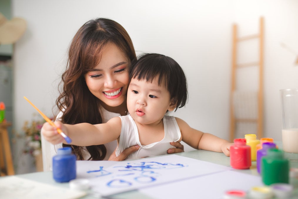 Au Pair in Taiwan - Woman & Toddler