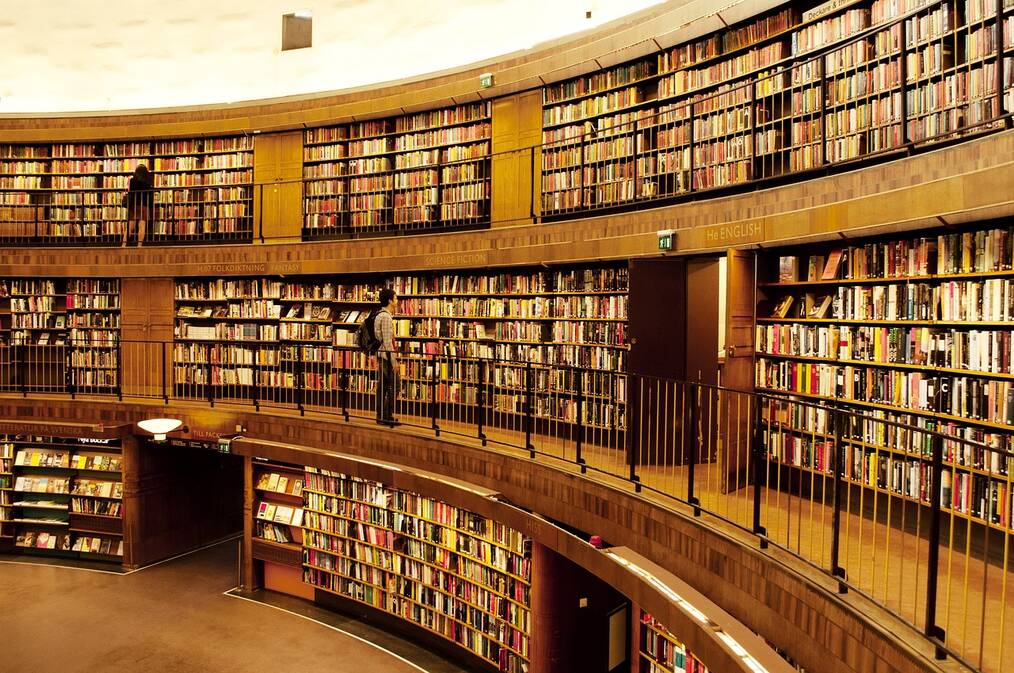 Study in Sweden in English - Bookshelf at Malmo University