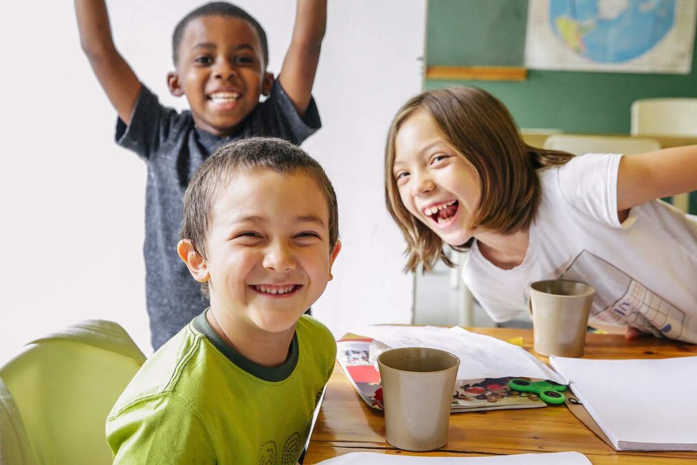 Present Continuous Interactive board game for online and fact to face classes - ESL Kids Games