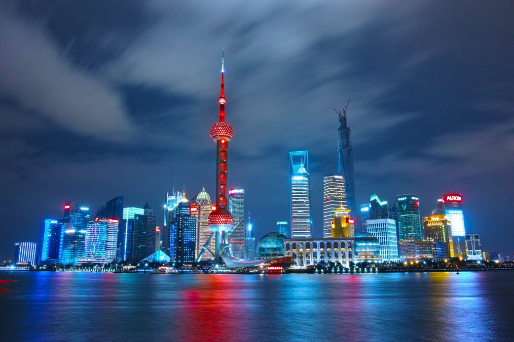 Photo by <a href="https://unsplash.com/@ly0ns?utm_source=unsplash&utm_medium=referral&utm_content=creditCopyText">Li Yang</a> on <a href="https://unsplash.com/?utm_source=unsplash&utm_medium=referral&utm_content=creditCopyText">Unsplash</a> Picture of the Shanghai waterfront at night.