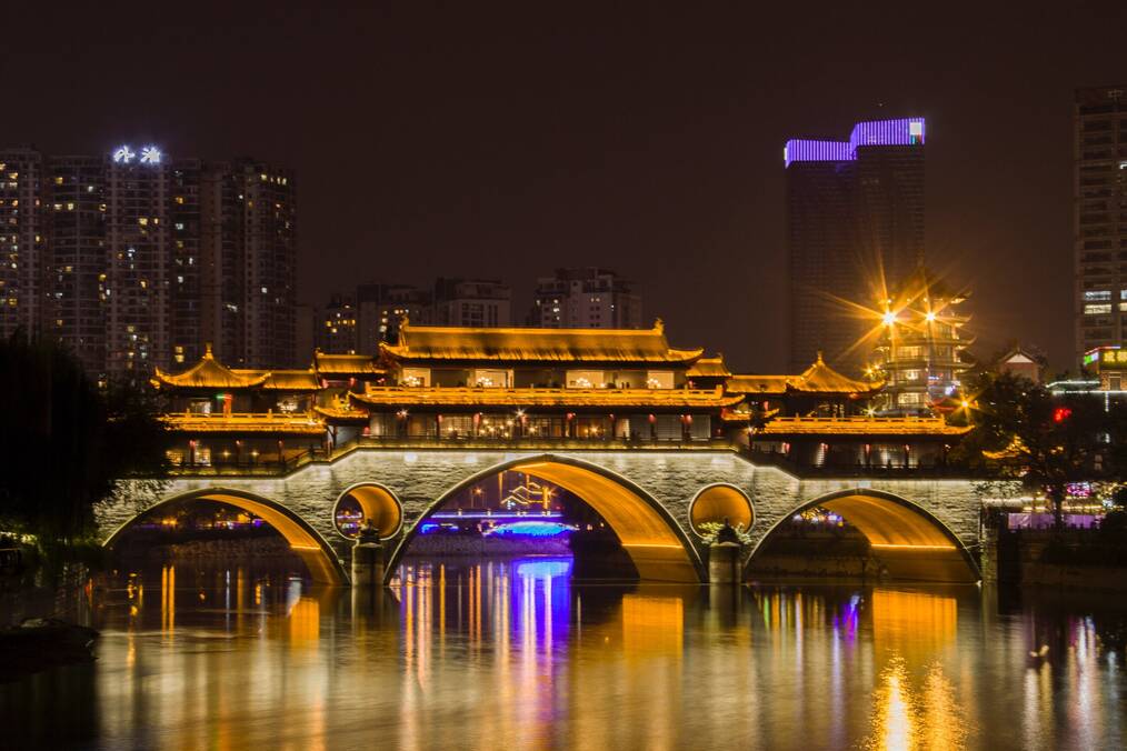A picture of an illuminated bridge in Chengdu at night.