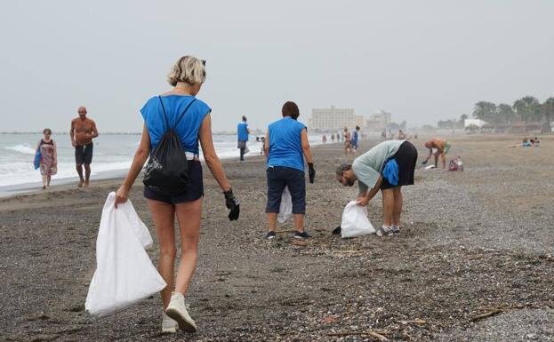 Volunteers at the Beach Cleaning Project in Bilbao