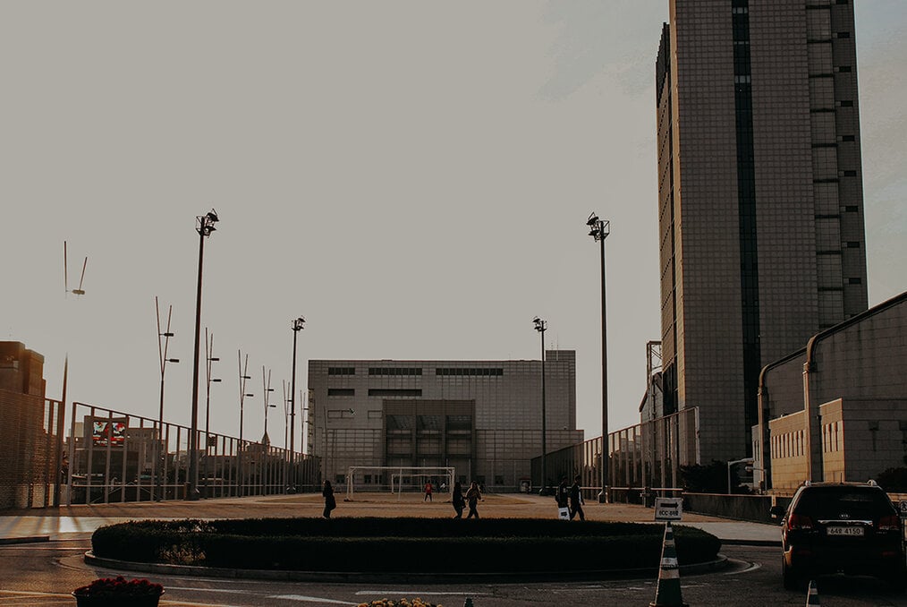A roundabout with a building in the background