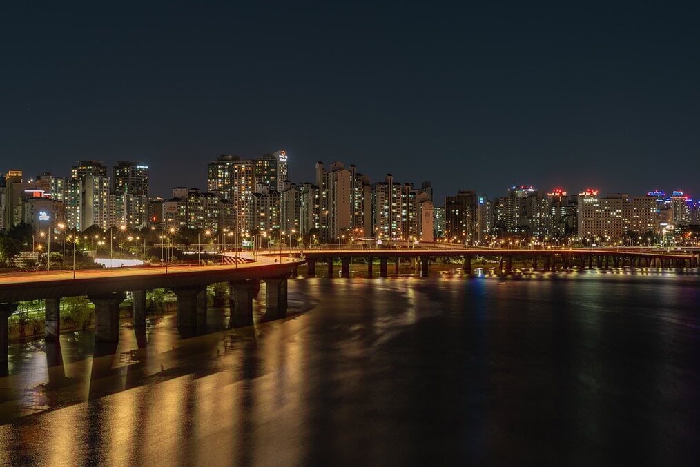 A road snaking between the city and the water in Seoul