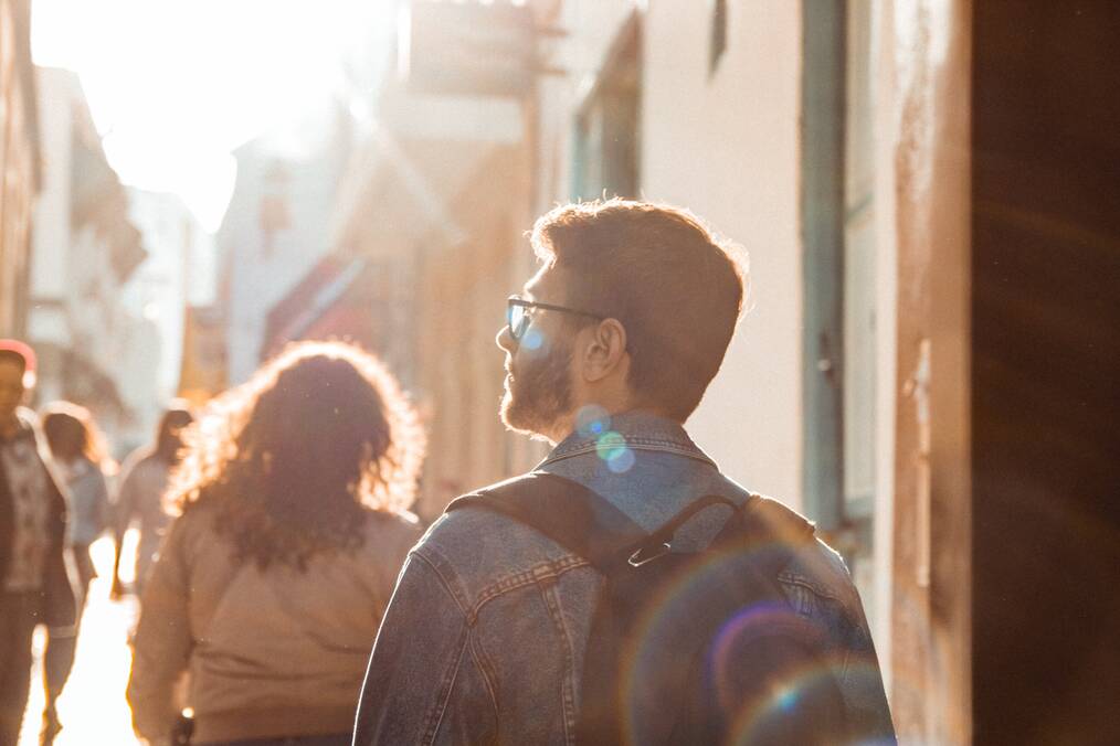 A male teacher arriving in Dubai looking around on a sunny street