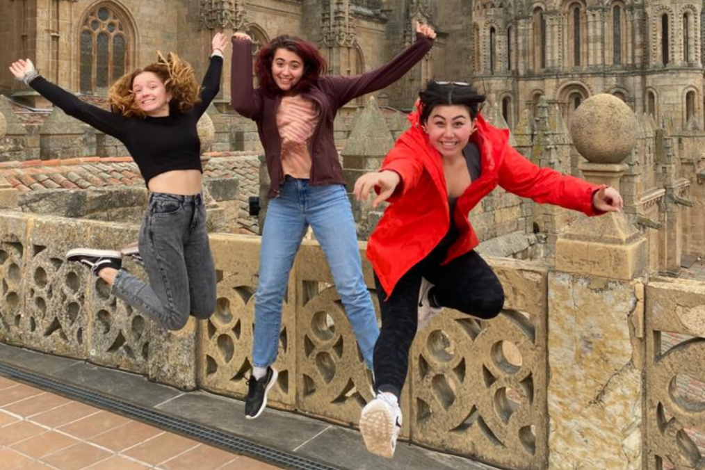 Leora Soibelman, Spanish Gap Year alum Leora Soibelman with two other Spanish Gap Year alumni jumping in the air