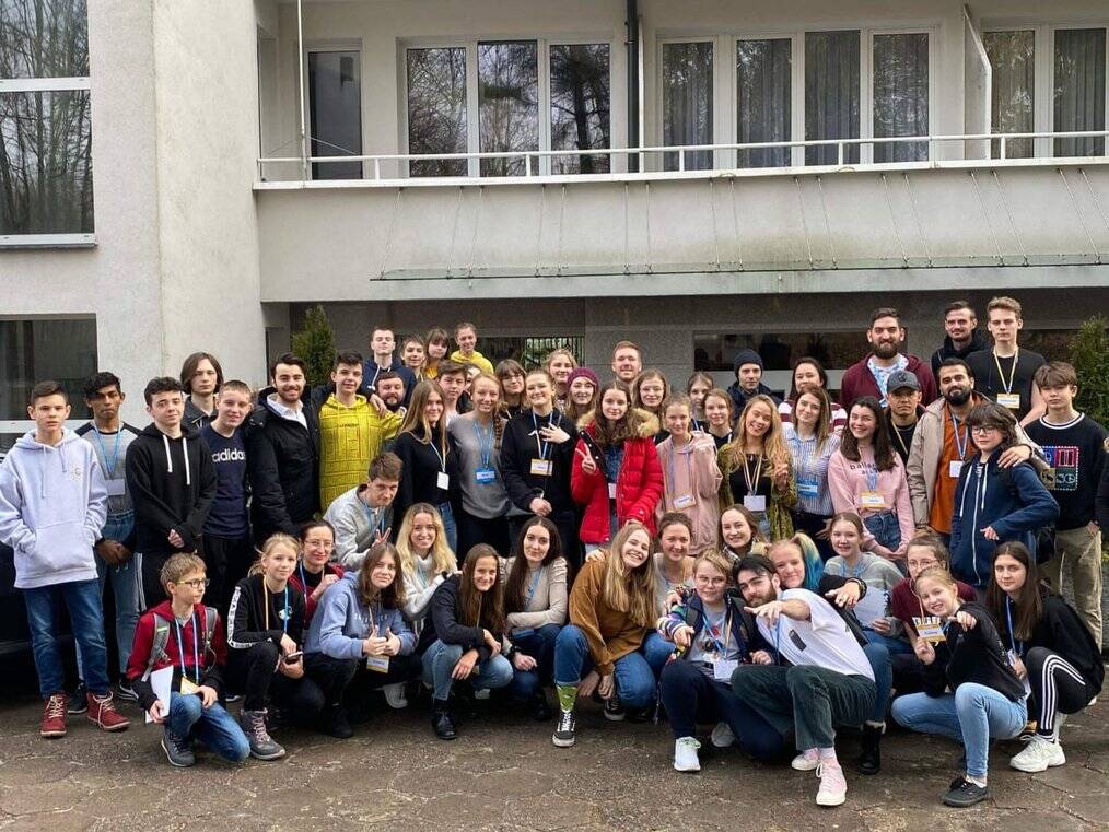 A large group of volunteers pose for a picture.