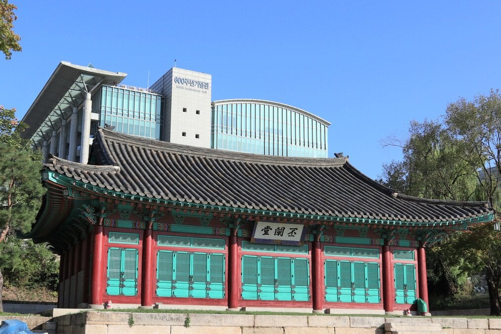 Photo by S h y numis via Wikimedia Creative Commons A historic building on the SKKU campus in Korea.