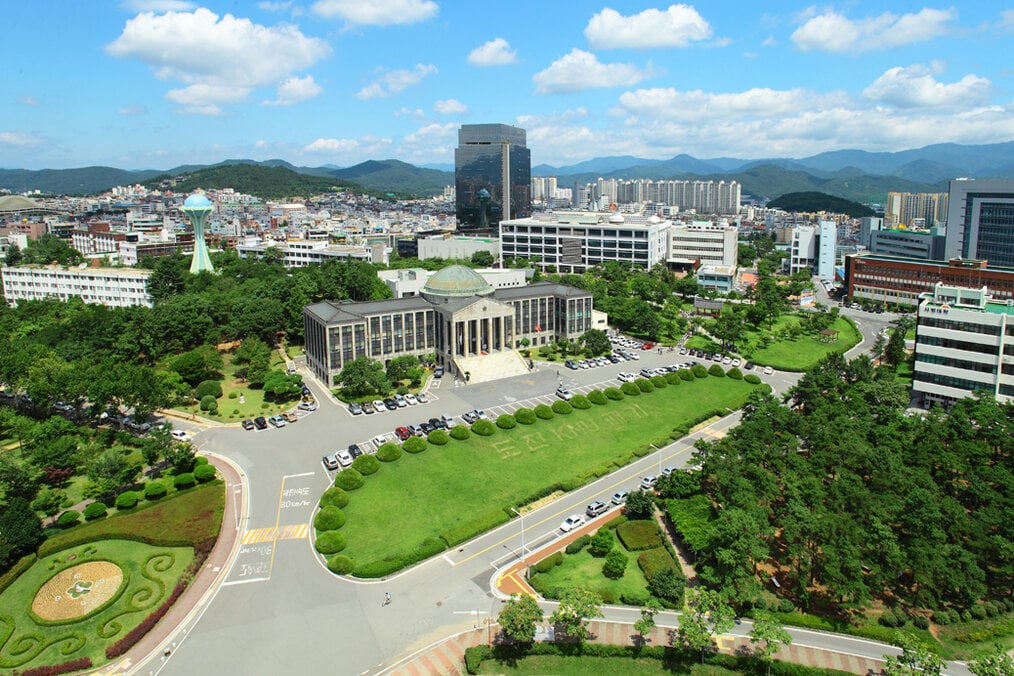 A drone view of the Chonnam University campus. Photo by ๊ฒฝ๋ถ๋ํ๊ต via Wikimedia Creative Commons