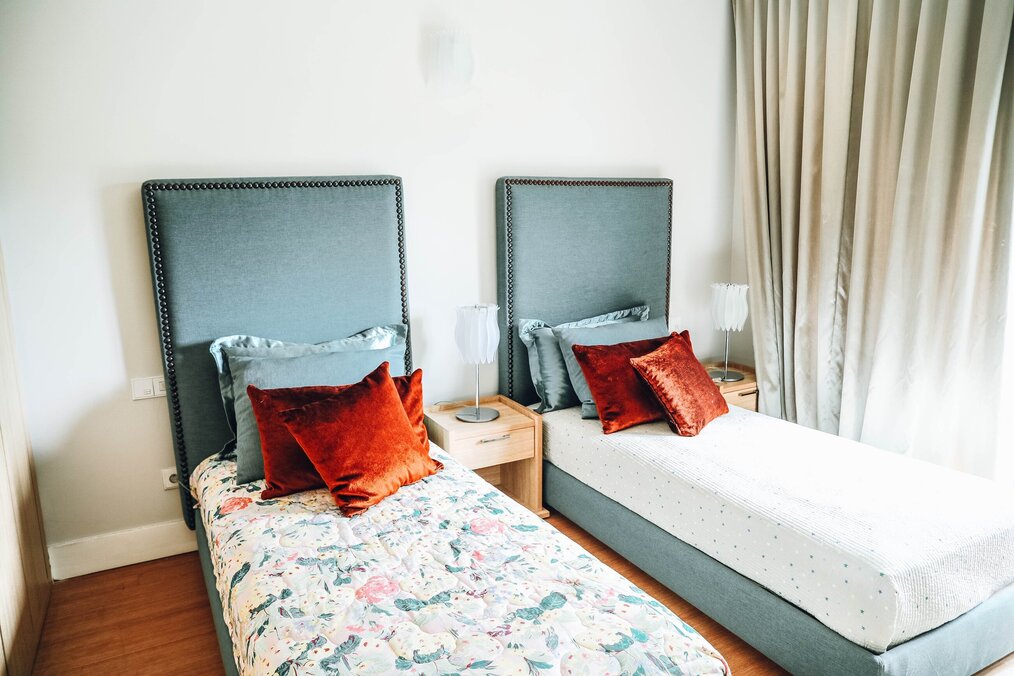 2 twin sized beds