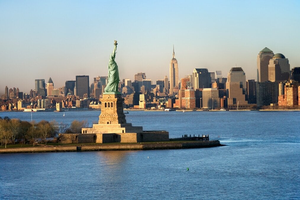 Statue of liberty, USA The statue of liberty and New York's skyline